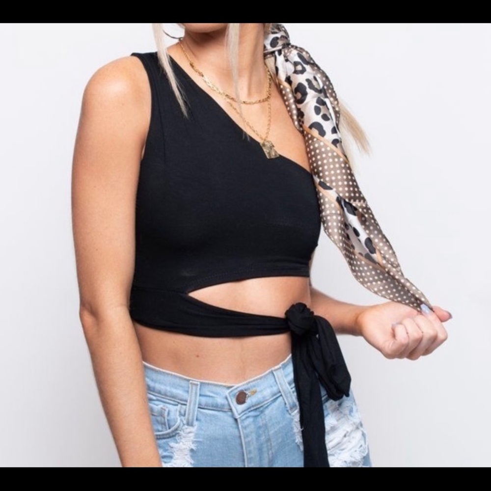 One shoulder tie around the rib top